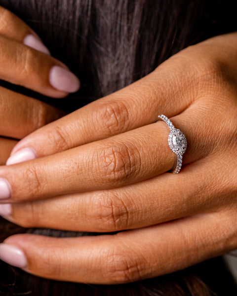 Anel Ouro Branco e Diamantes
