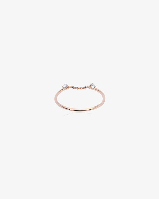 Anel corrente e diamantes